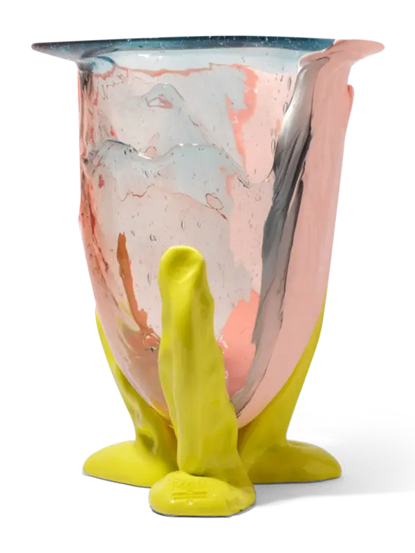 مزهرية أمازونا شفافة من تشكيلة فيش ديزاين من جايتانو بيشي