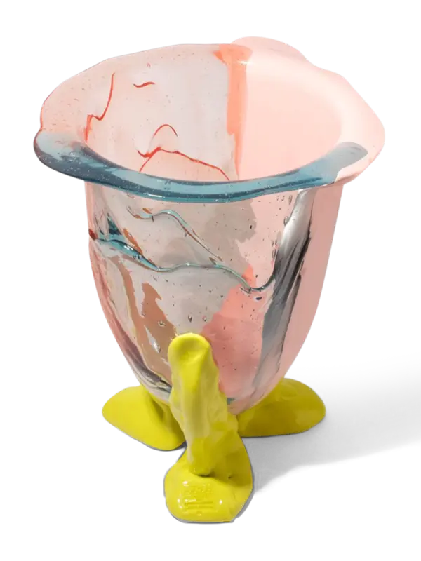 مزهرية أمازونا شفافة من تشكيلة فيش ديزاين من جايتانو بيشي