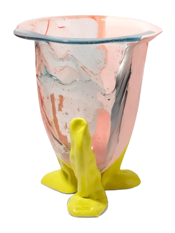 مزهرية أمازونا شفافة من تشكيلة فيش ديزاين من جايتانو بيشي