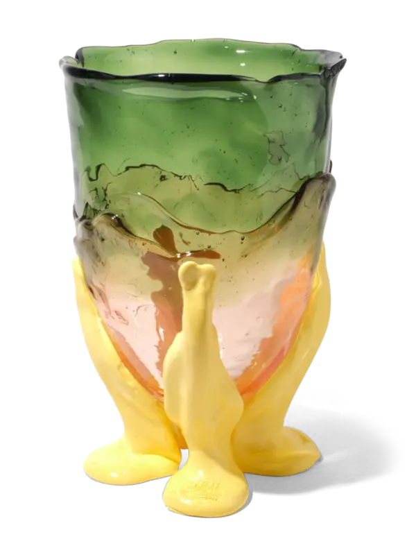 مزهرية إكسترا كولور شفافة من تشكيلة فيش ديزاين من جايتانو بيشي