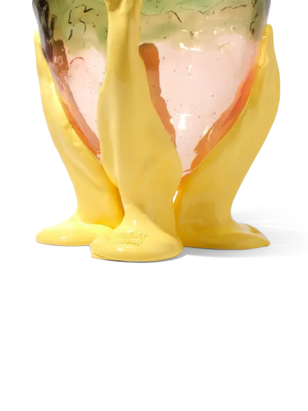 مزهرية إكسترا كولور شفافة من تشكيلة فيش ديزاين من جايتانو بيشي