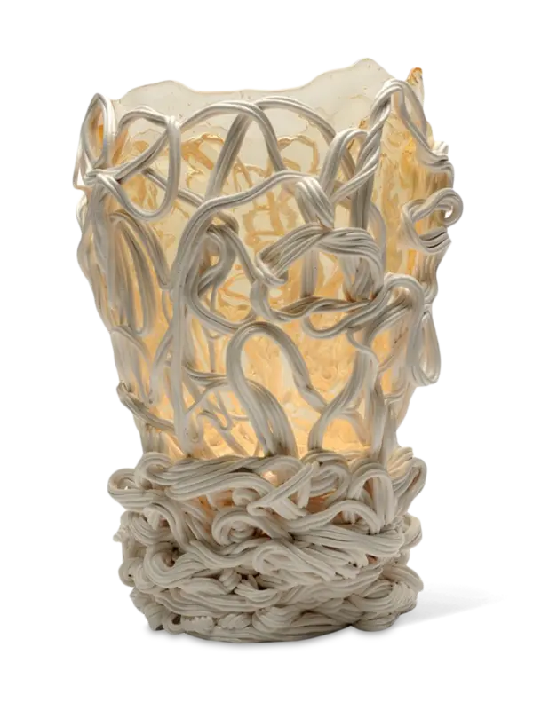 مزهرية سباغيتي من تشكيلة فيش ديزاين من جايتانو بيشي