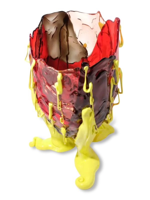 مزهرية سبيشال إكسترا كولور شفافة من تشكيلة فيش ديزاين من جايتانو بيشي