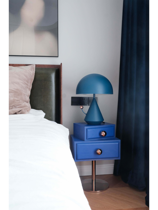 STAND BY ME Side Table Right