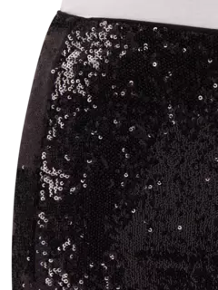 بنطال ضيق من أعلى وواسع من أسفل مزين بالترتر