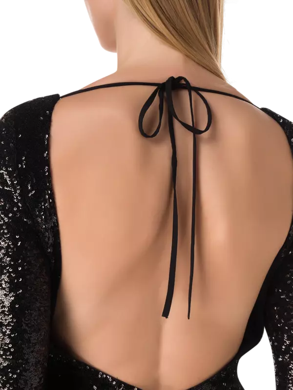 فستان ترتر قصير بأكمام طويلة ضيقة من الأعلى وواسعة من الأسفل