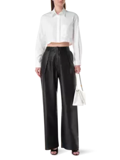 بنطال فضفاض من الجلد بقصة بوي