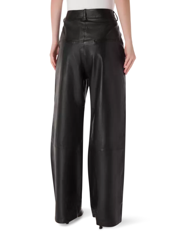 بنطال فضفاض من الجلد بقصة بوي