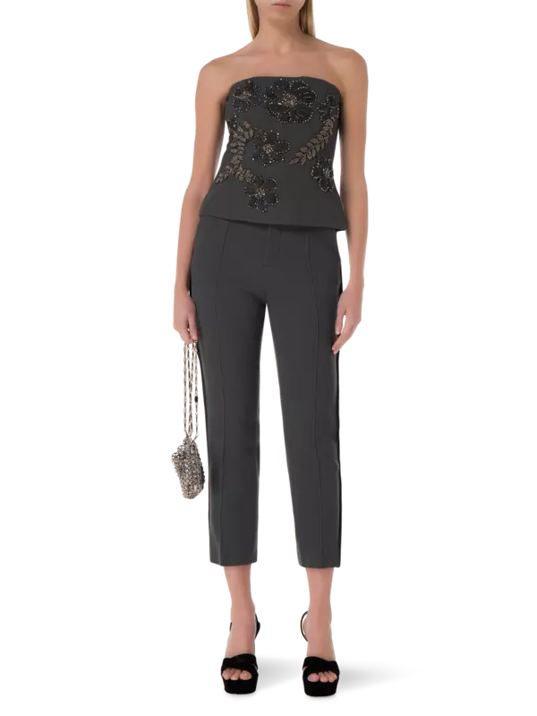 بنطال بقصة أرجل ضيقة