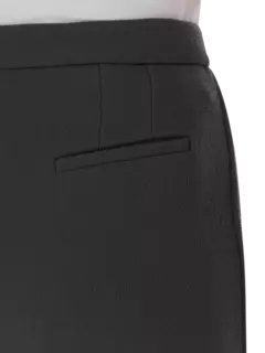 بنطال بقصة أرجل ضيقة