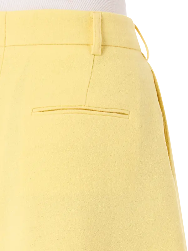 شورت جينا من الصوف بخصر مرتفع