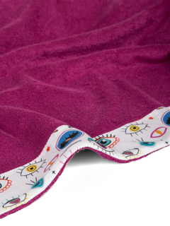 Starry Eyes Fuchsia Head 2 Toe Beach Towel