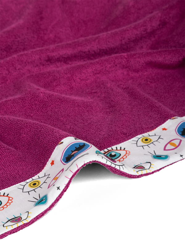 Starry Eyes Fuchsia Head 2 Toe Beach Towel
