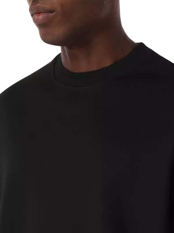 سويت شيرت بفتحة رقبة مستديرة مزين بشعار