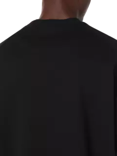 سويت شيرت بفتحة رقبة مستديرة مزين بشعار