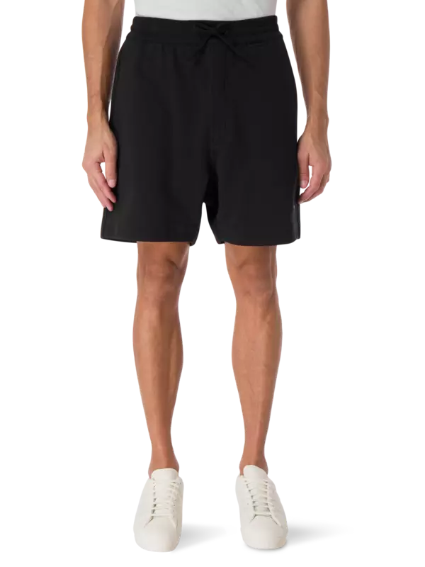 شورت مزين بشعار