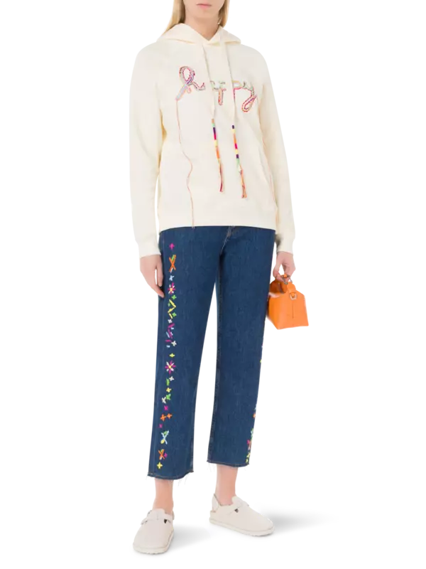 هودي مطرز بكلمة "Happy"