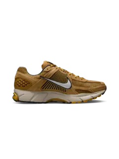 /original/HF1553-M_NIKE_Ochre_Mtlc_1.png_convert-240x320