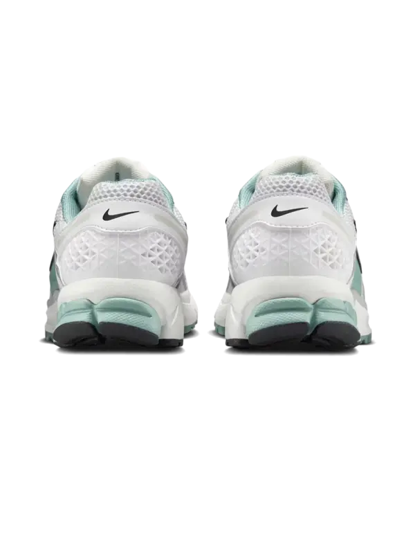 /original/HF1877-W_NIKE_Summit Whi_3.png_convert-600x800