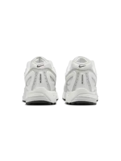 /original/HQ5718-W_NIKE_Summit Whi_3.png_convert-240x320