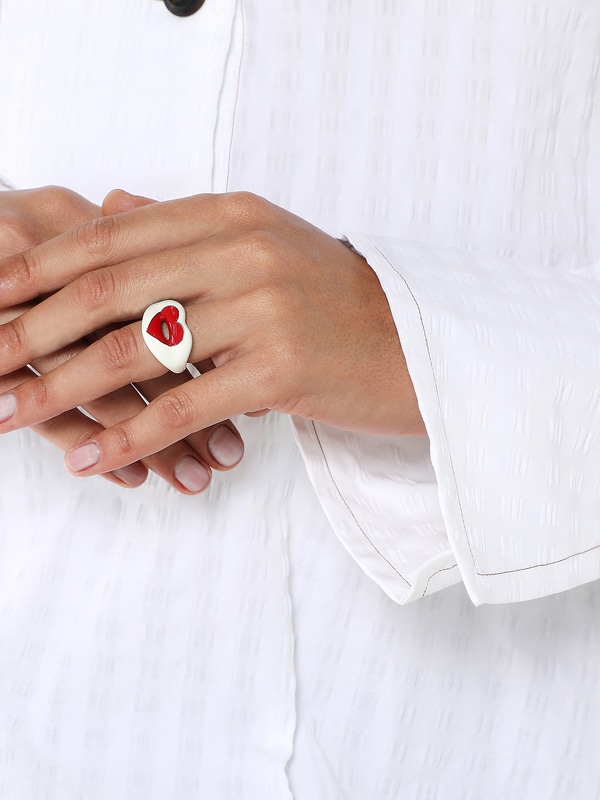 White & Red Lip-shaped Ring