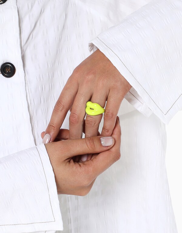Yellow Lip-shaped Ring