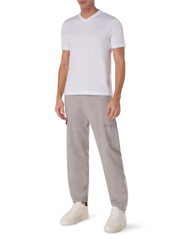 بنطال كارجو بقصة واسعة من الأعلى وضيقة من الأسفل