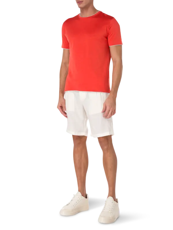 تيشيرت بفتحة رقبة مستديرة