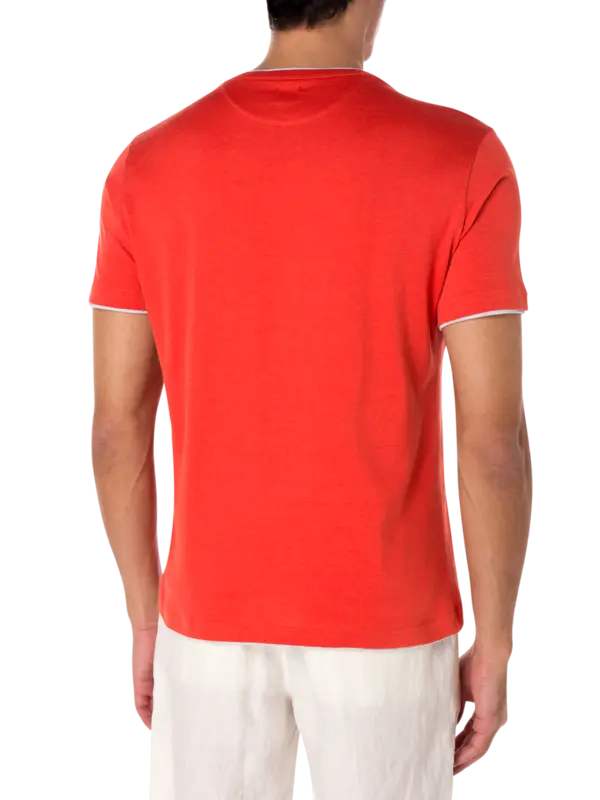 تيشيرت بفتحة رقبة مستديرة