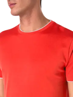 تيشيرت بفتحة رقبة مستديرة