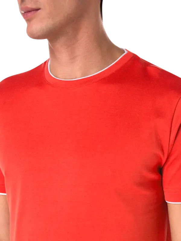 تيشيرت بفتحة رقبة مستديرة