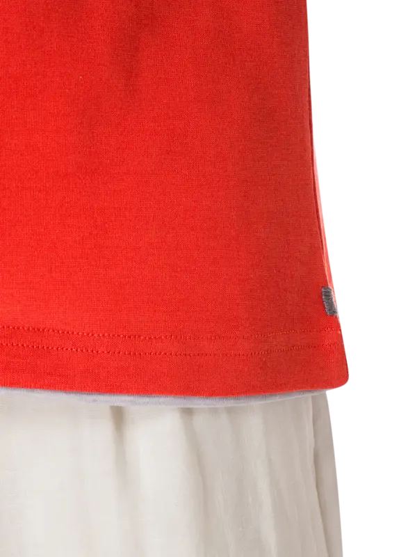 تيشيرت بفتحة رقبة مستديرة