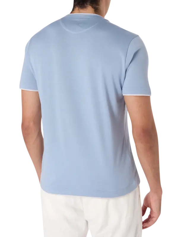 تيشرت متعدد الطبقات بفتحة رقبة مستديرة