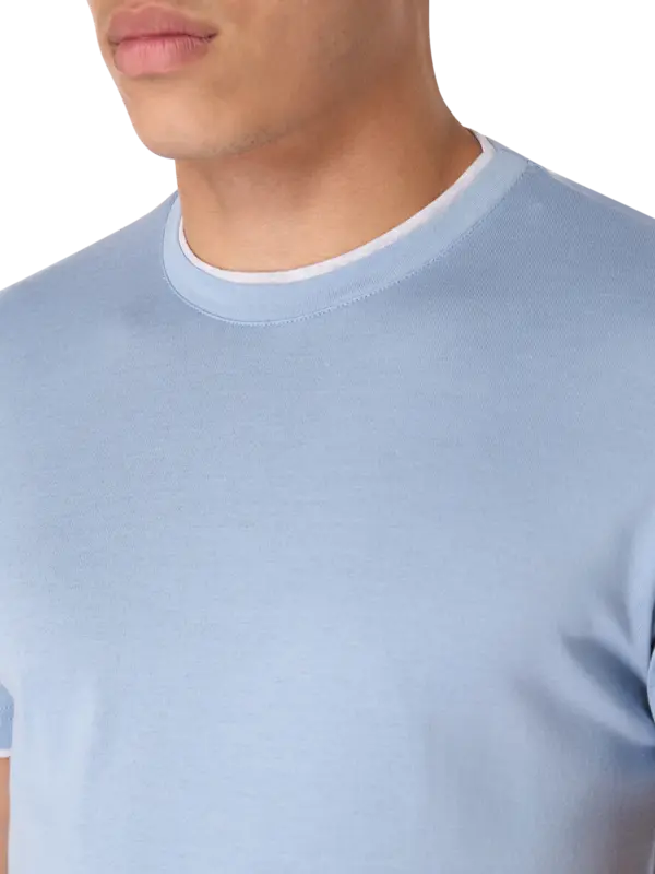 تيشرت متعدد الطبقات بفتحة رقبة مستديرة