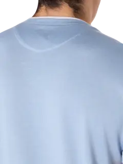 تيشرت متعدد الطبقات بفتحة رقبة مستديرة