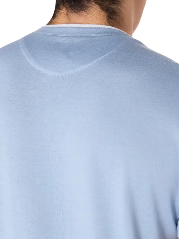 تيشرت متعدد الطبقات بفتحة رقبة مستديرة