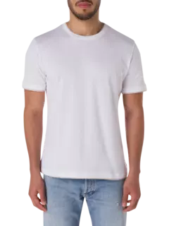 تيشيرت بفتحة رقبة مستديرة