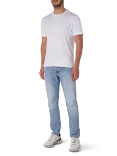 تيشيرت بفتحة رقبة مستديرة