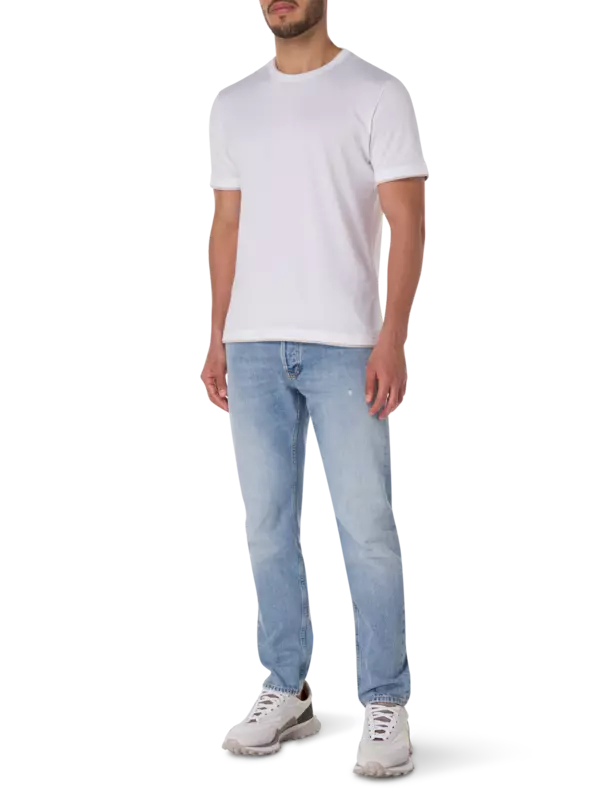 تيشيرت بفتحة رقبة مستديرة