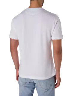 تيشيرت بفتحة رقبة مستديرة