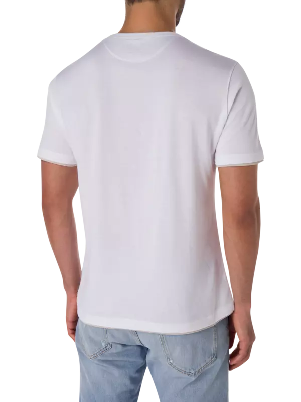 تيشيرت بفتحة رقبة مستديرة