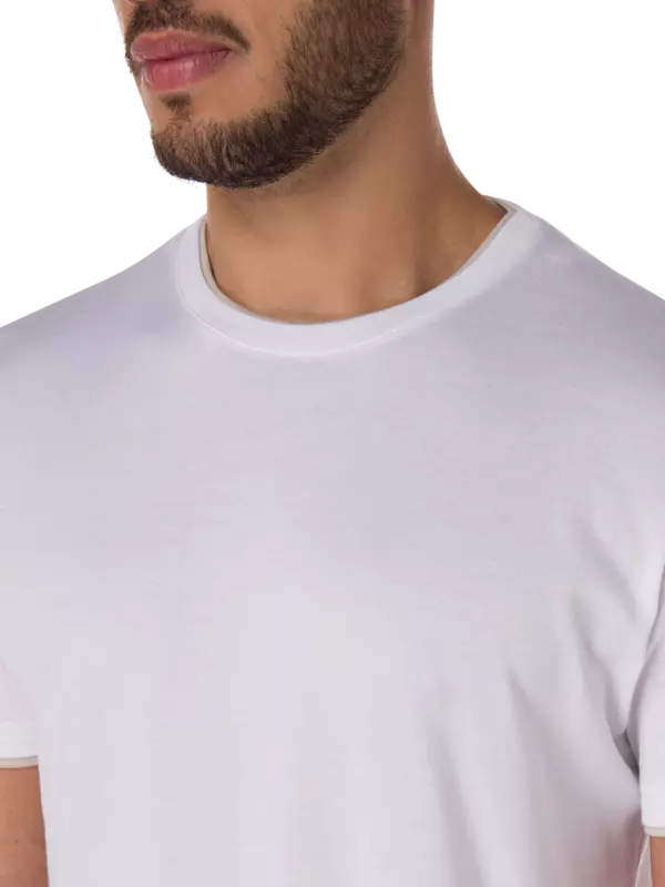 تيشيرت بفتحة رقبة مستديرة