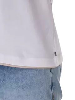 تيشيرت بفتحة رقبة مستديرة