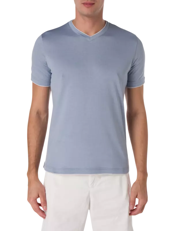 تيشيرت برقبة على شكل حرف V