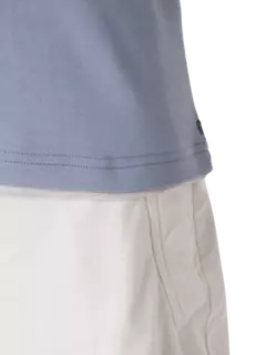 تيشيرت برقبة على شكل حرف V