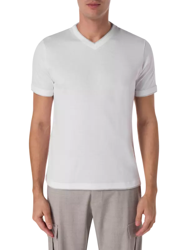 تيشيرت برقبة على شكل حرف V