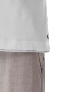 تيشيرت برقبة على شكل حرف V