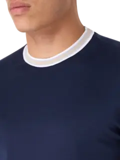 تيشرت من قطن الجيزة بفتحة رقبة مستديرة