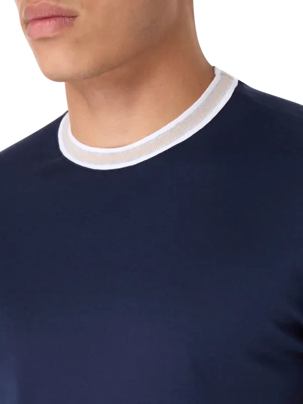 تيشرت من قطن الجيزة بفتحة رقبة مستديرة