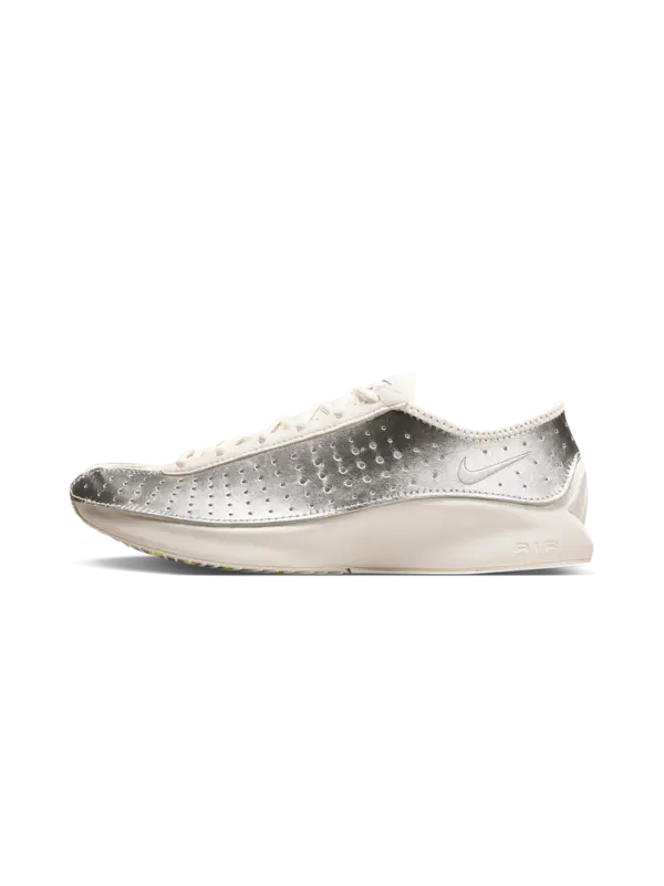 /original/IB5824_NIKE_MtlcSilvol_4.png_convert-600x800